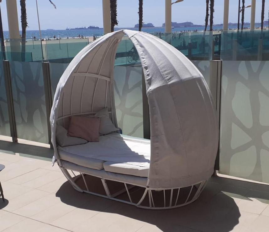 Luxury Beach Front Apartment With Pool บาเลนเซีย ภายนอก รูปภาพ