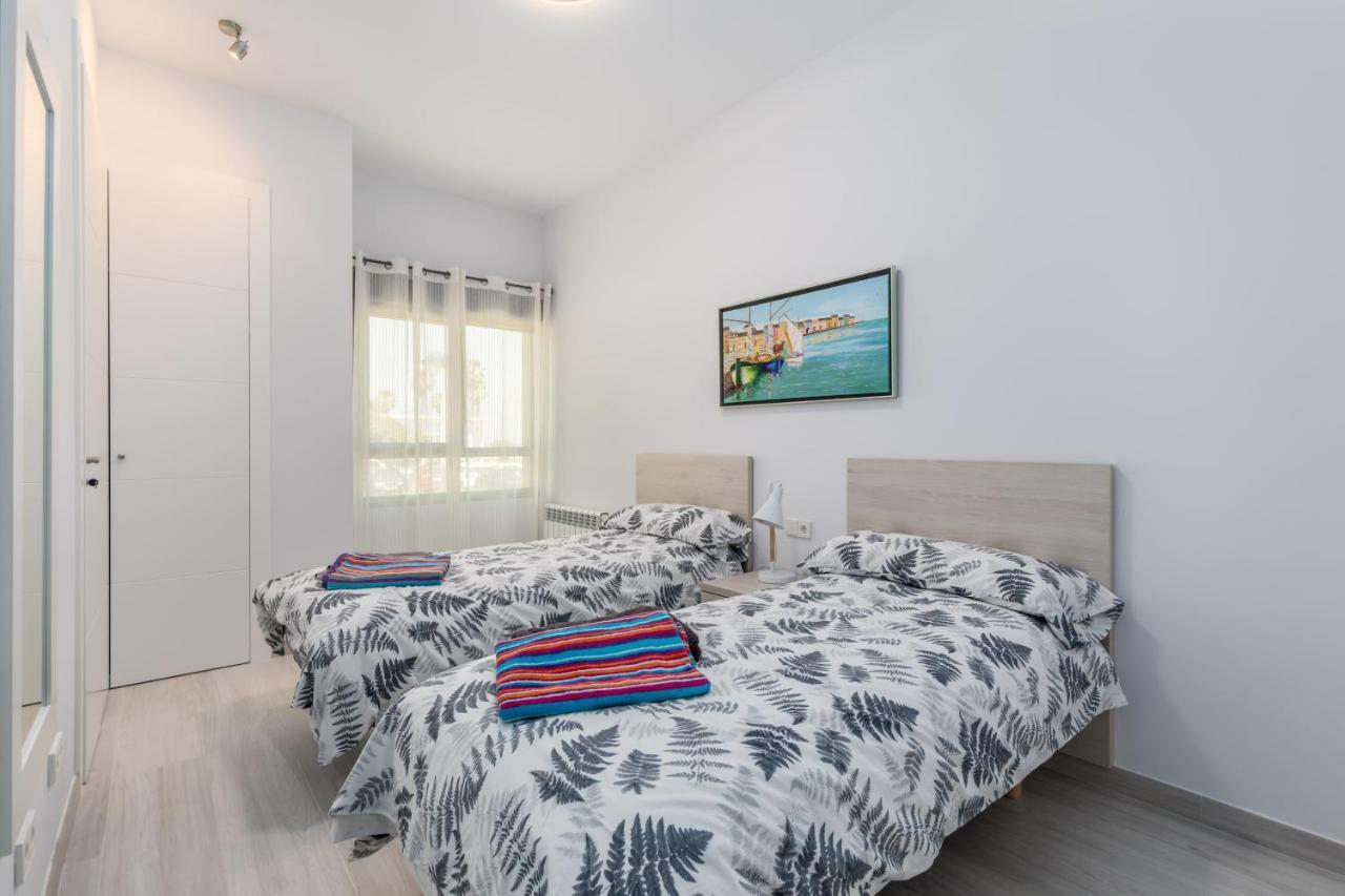 Luxury Beach Front Apartment With Pool บาเลนเซีย ภายนอก รูปภาพ