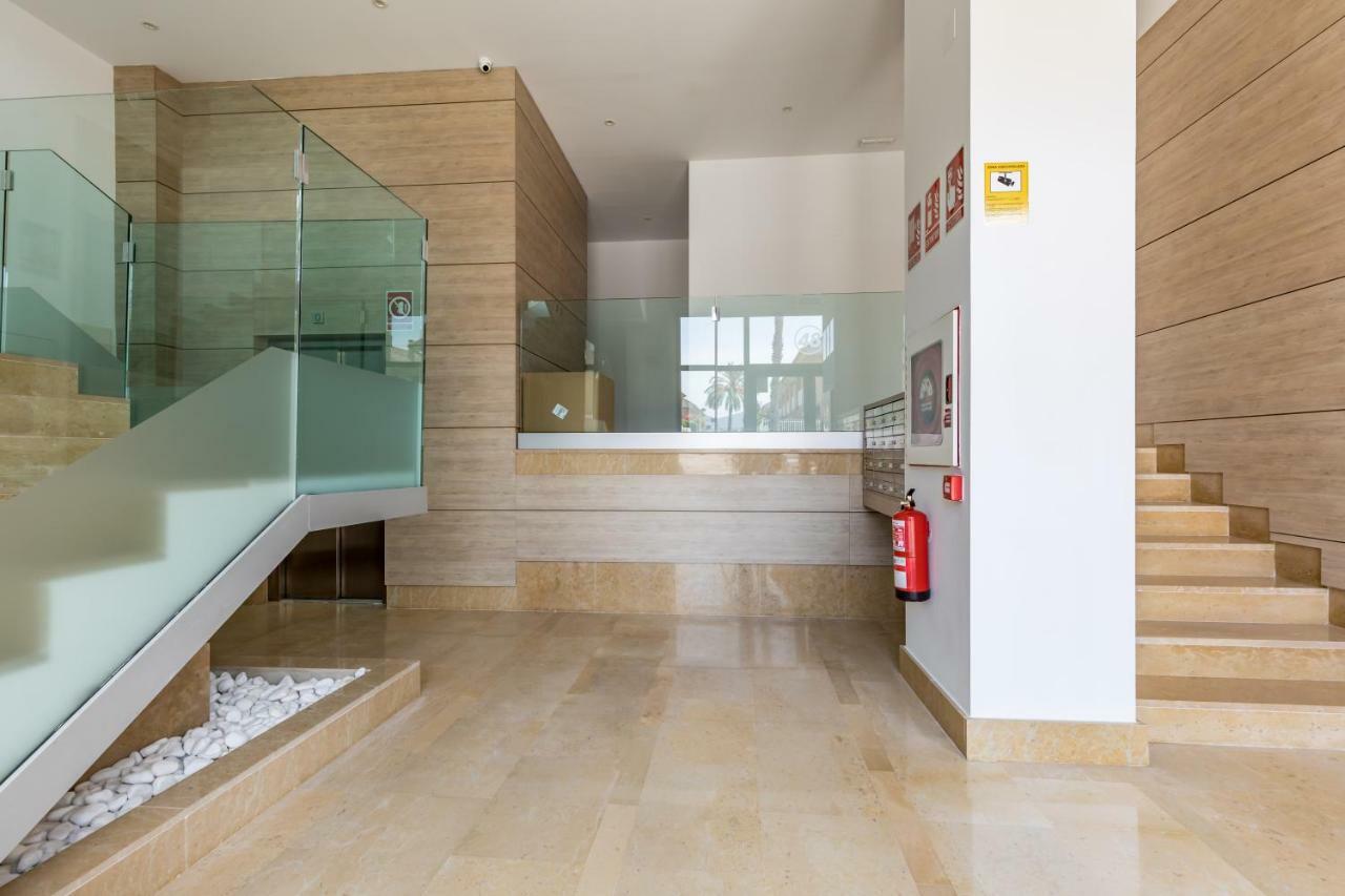 Luxury Beach Front Apartment With Pool บาเลนเซีย ภายนอก รูปภาพ