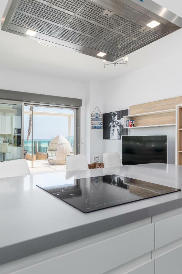 Luxury Beach Front Apartment With Pool บาเลนเซีย ภายนอก รูปภาพ