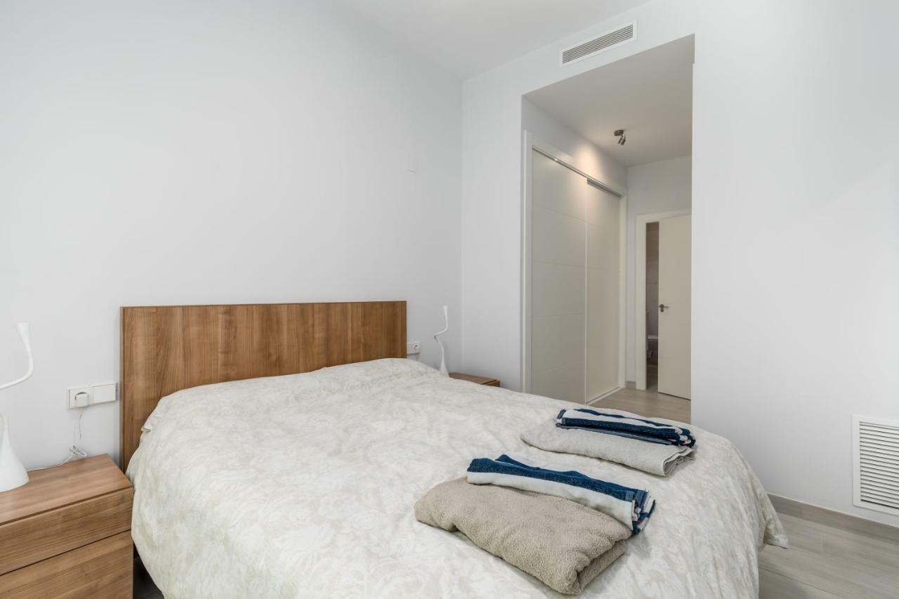 Luxury Beach Front Apartment With Pool บาเลนเซีย ภายนอก รูปภาพ