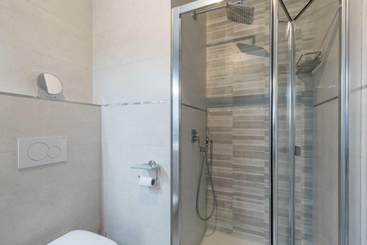 Luxury Beach Front Apartment With Pool บาเลนเซีย ภายนอก รูปภาพ