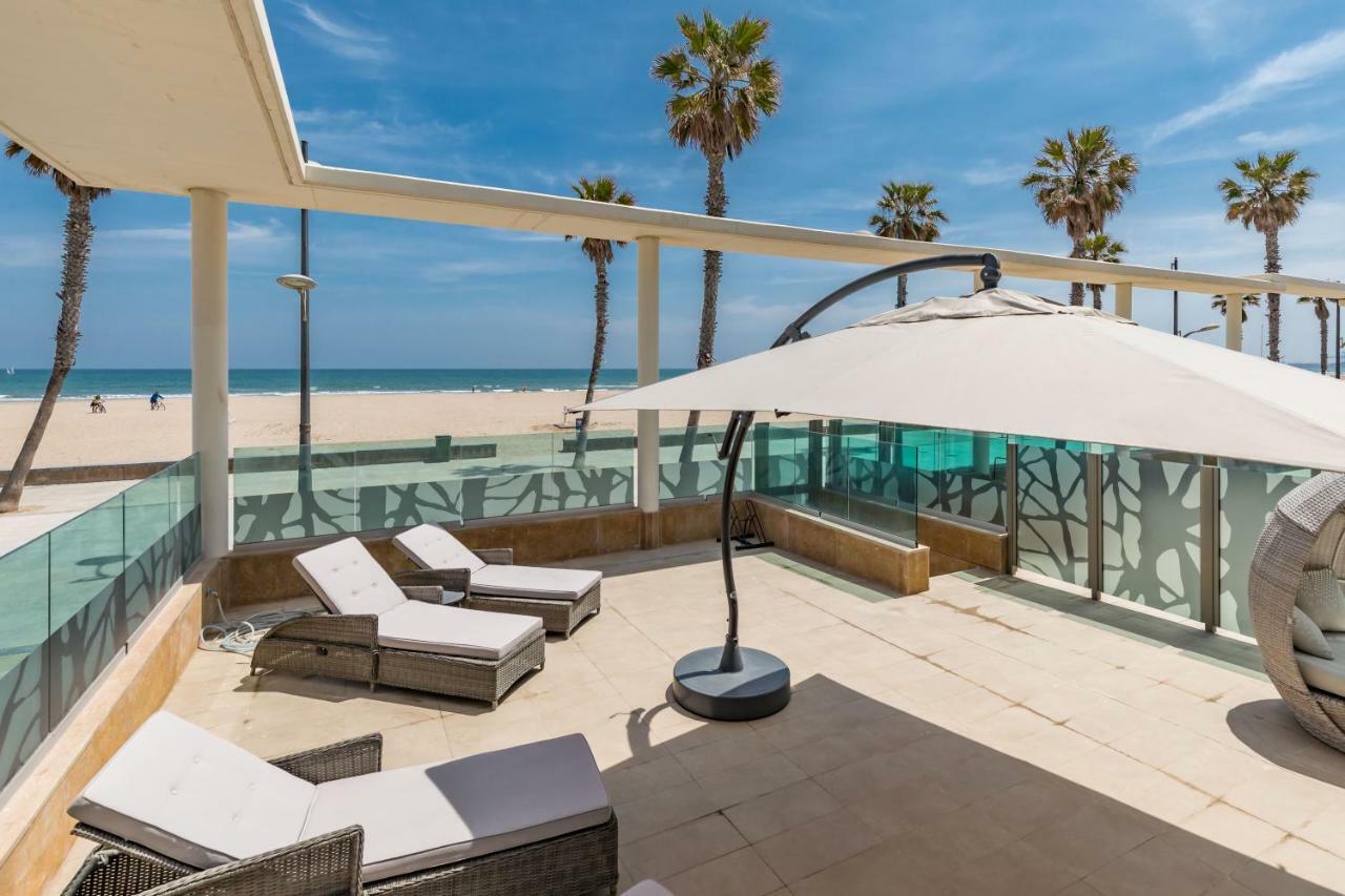 Luxury Beach Front Apartment With Pool บาเลนเซีย ภายนอก รูปภาพ